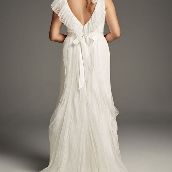 vera wang pleated tulle flutter back wedding gown - Picture 2 of 2